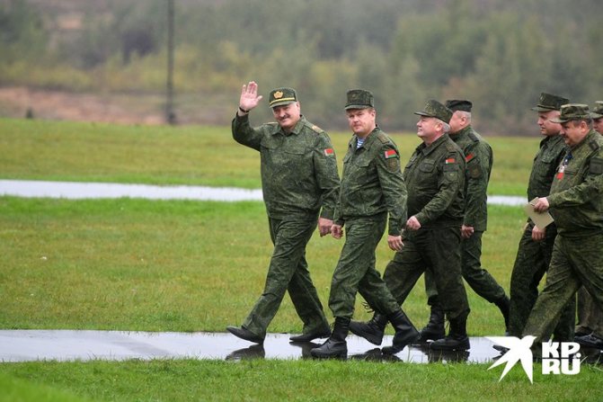 Президент Белоруссии Александр Лукашенко во время совместных стратегических учений России и Белоруссии `Запад-2017` на Борисовском полигоне.