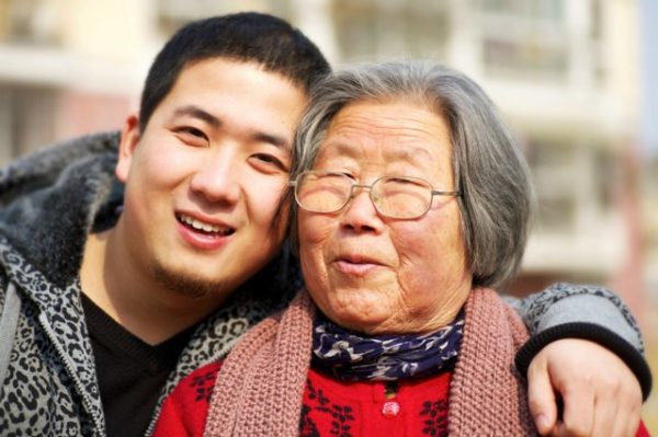 В Китае к старикам относятся уважительно